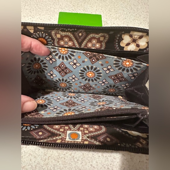 Vera Bradley Brown floral wallet with multiple compartments and zipper closure - Picture 7 of 15